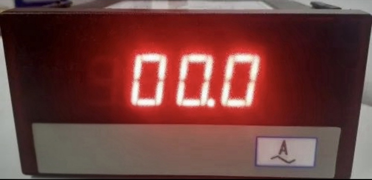 Digital Ammeter – 0–2 A (AC & DC)